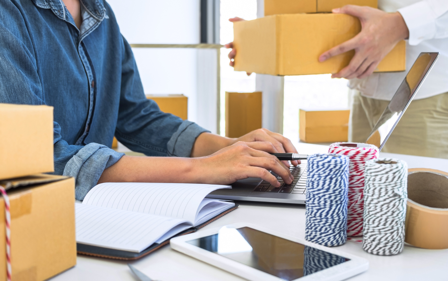 Ecom owner getting Tips for Optimizing Inventory for their Ecommerce Website